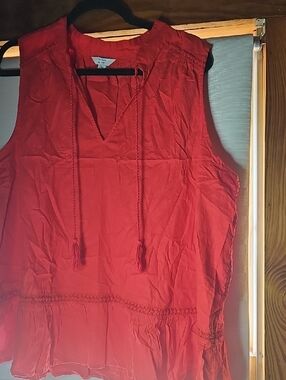 crown & ivy Red Sleeveless Tie-Neck Peasant Top